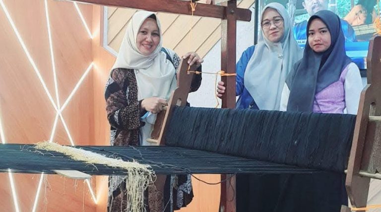 Dekranasda-Lingga-Dukung-UMKM-di-Ajang-Kurasi-Produk-Unggulan-Kepri-2025.-ft-dekranasda-susi