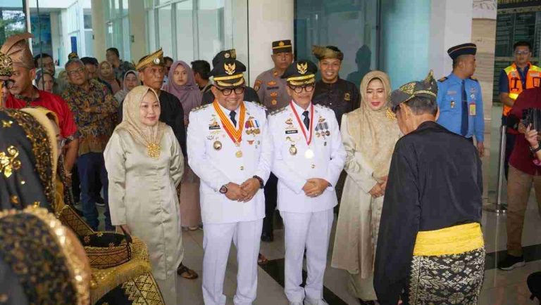 Prosesi-penyambutan-Wako-dan-Wawako-Tanjungpinang-di-Bandara-RHF-Tanjungpinang-pagi-tadi.-ft-kominfitjpinang