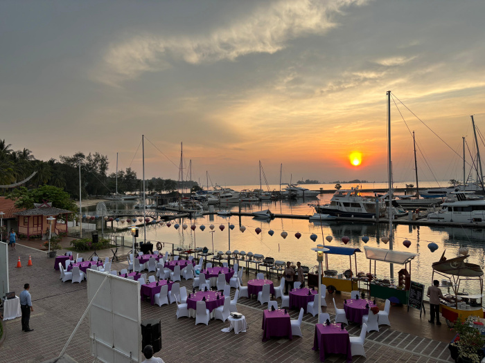 Suasana-sunset-yang-indah-di-Boardwalk-Nongsa
